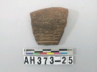 藏品(黑色細砂陶口緣殘件)的圖片